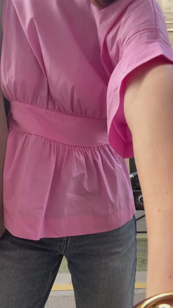 Top met Open Rug & Strikdetail - Moe